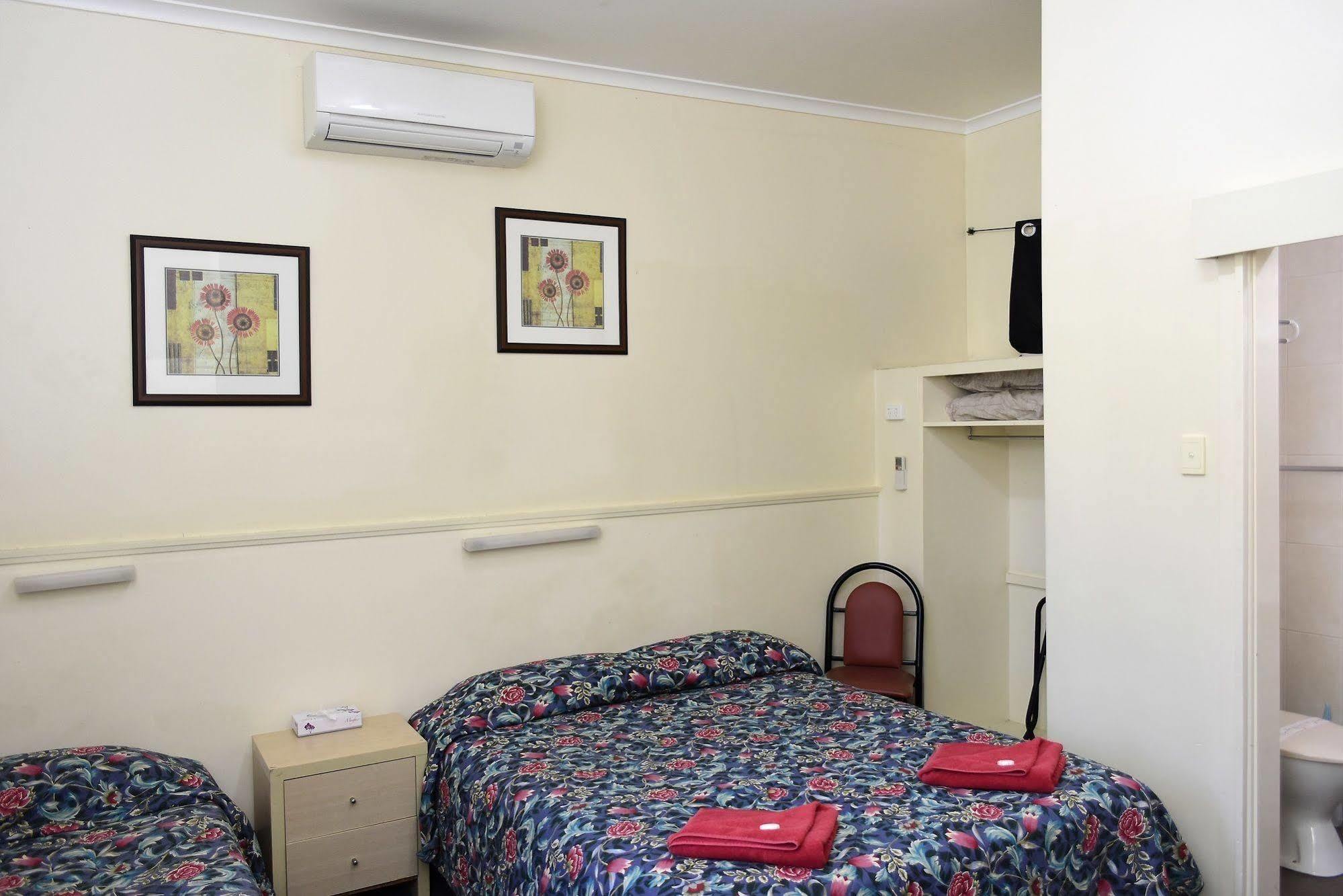 بورت بيري Travelway Motel المظهر الخارجي الصورة