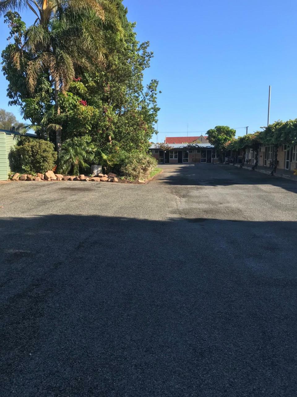 بورت بيري Travelway Motel المظهر الخارجي الصورة