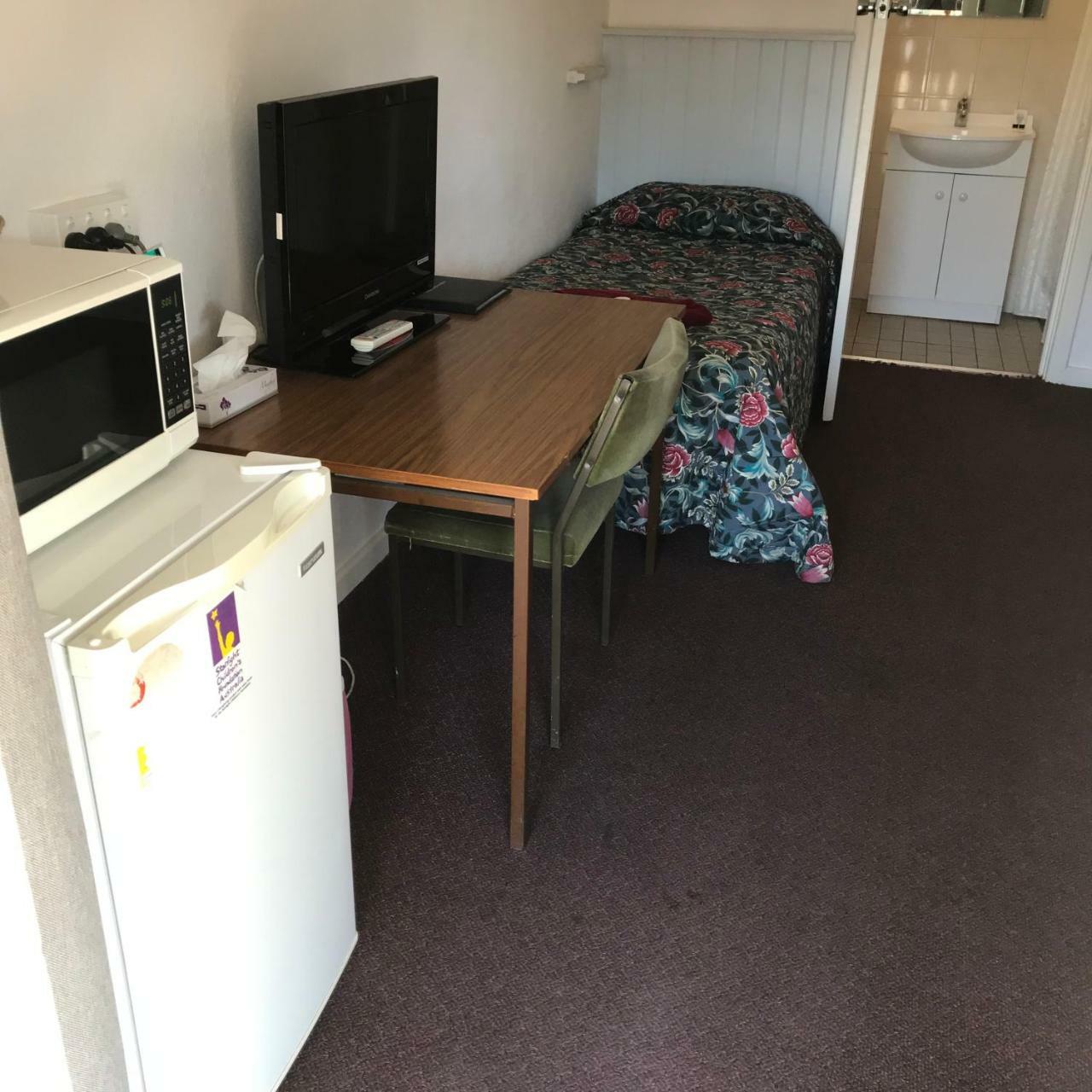 بورت بيري Travelway Motel المظهر الخارجي الصورة