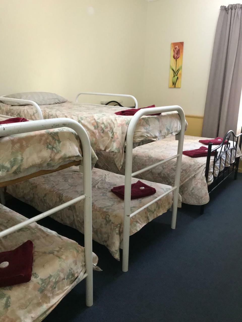بورت بيري Travelway Motel المظهر الخارجي الصورة